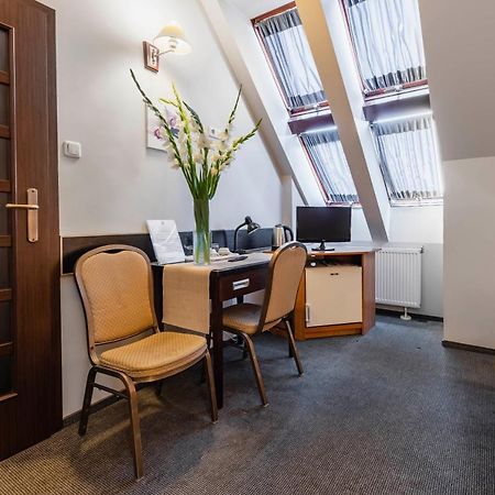Hotel Pod Kasztanami Lublin Exterior foto